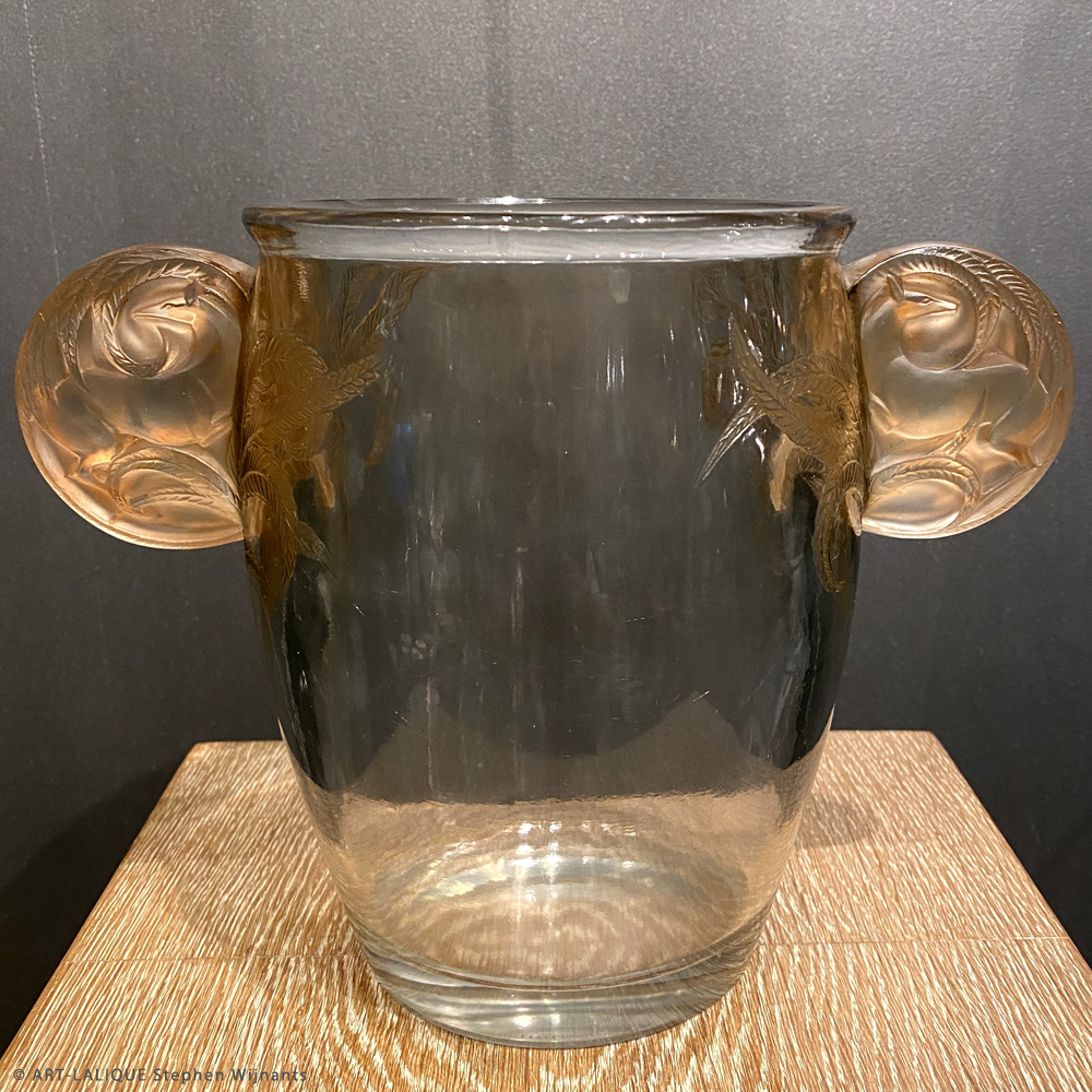 Vase avec Six Figurines Vintage par René Lalique en vente sur Pamono